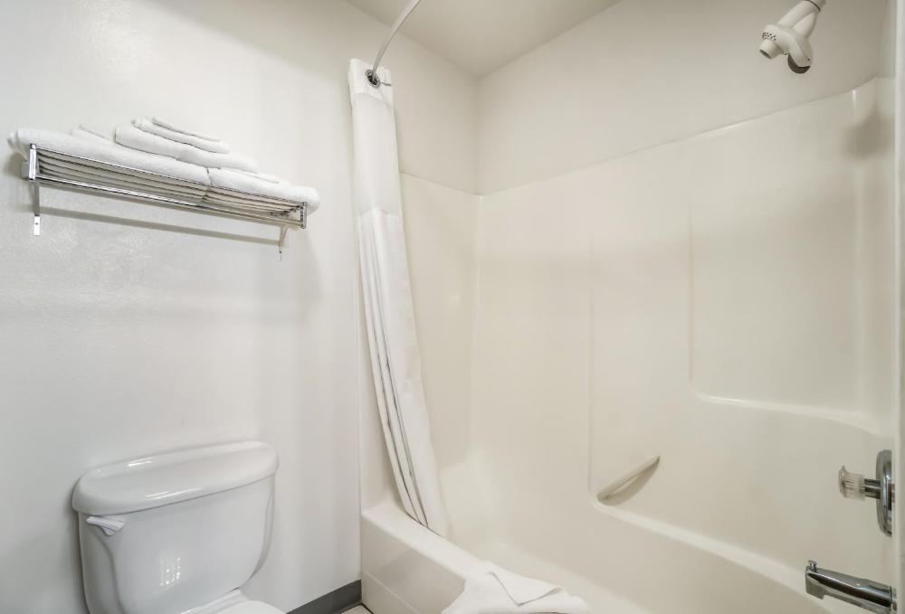 2 Queen Beds Non-Smoking interior
