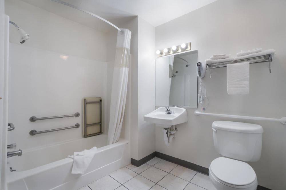 1 King Bed Accessible interior